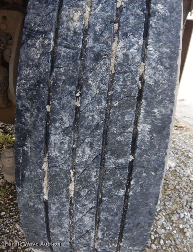 image for item DS1531 1993 Peterbilt 357  roll-off container truck