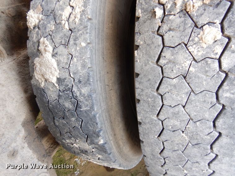 image for item DS1531 1993 Peterbilt 357  roll-off container truck