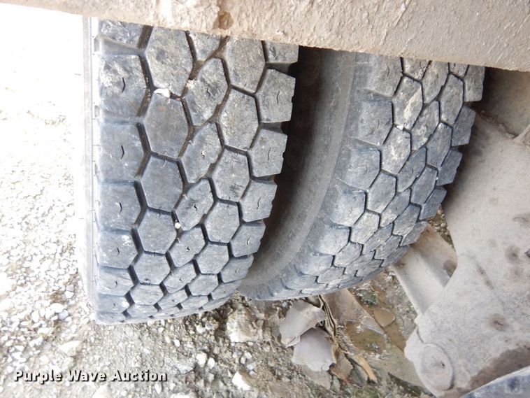 image for item DS1531 1993 Peterbilt 357  roll-off container truck