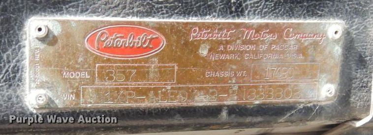 image for item DS1531 1993 Peterbilt 357  roll-off container truck