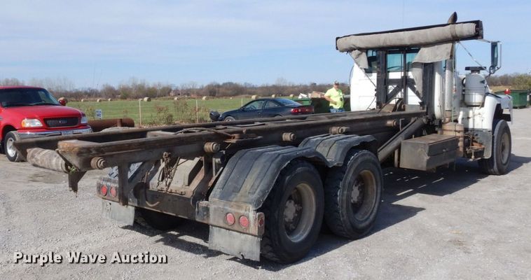 image for item DS1532 1991 Mack DM690S  roll-off container truck