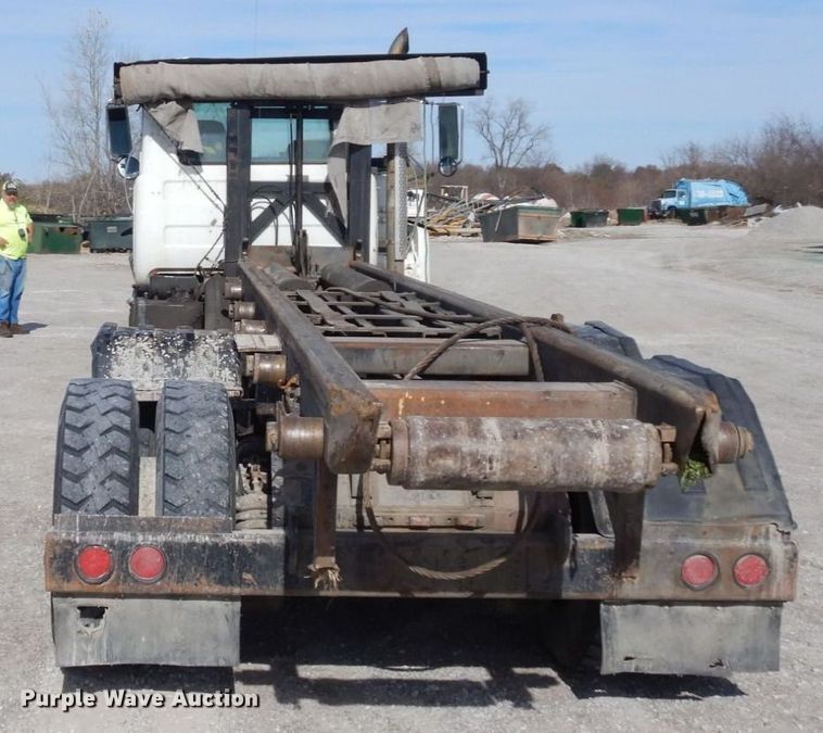 image for item DS1532 1991 Mack DM690S  roll-off container truck