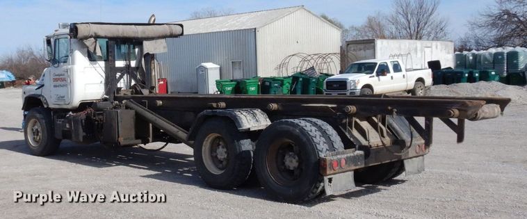 image for item DS1532 1991 Mack DM690S  roll-off container truck