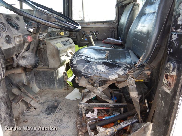 image for item DS1532 1991 Mack DM690S  roll-off container truck