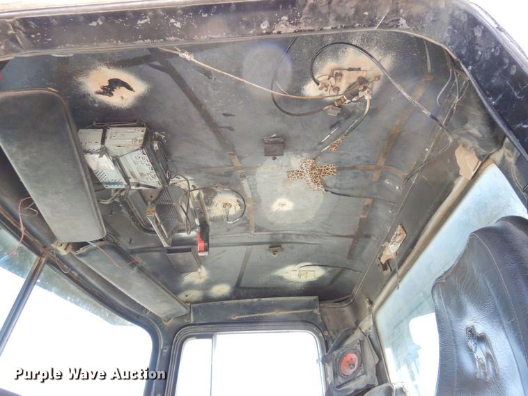 image for item DS1532 1991 Mack DM690S  roll-off container truck