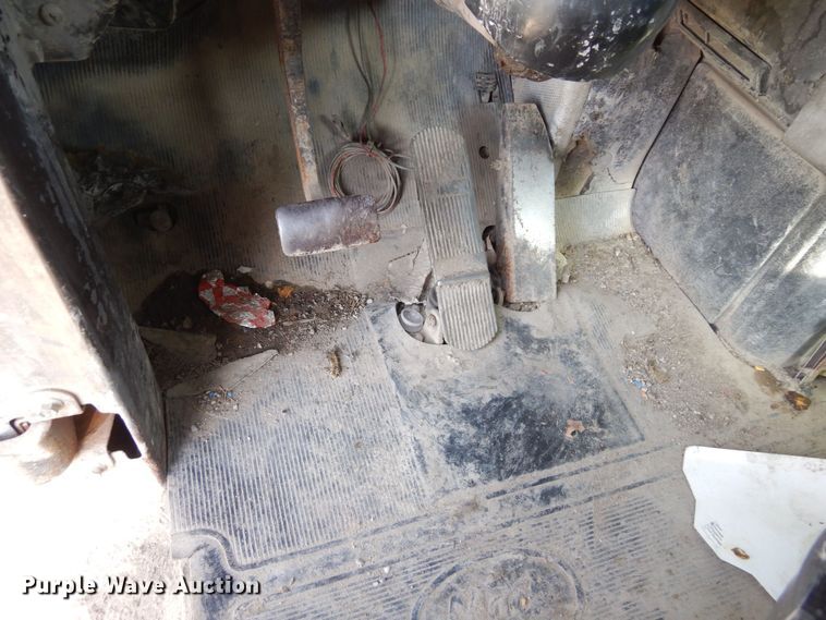 image for item DS1532 1991 Mack DM690S  roll-off container truck