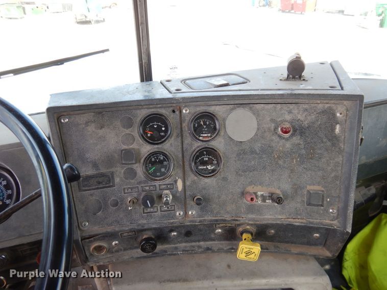 image for item DS1532 1991 Mack DM690S  roll-off container truck