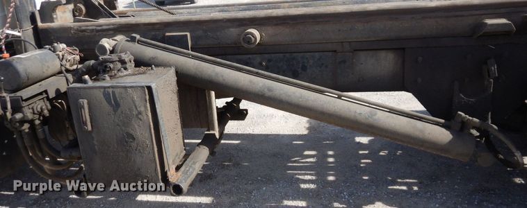 image for item DS1532 1991 Mack DM690S  roll-off container truck