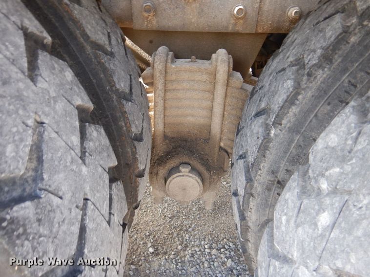 image for item DS1532 1991 Mack DM690S  roll-off container truck