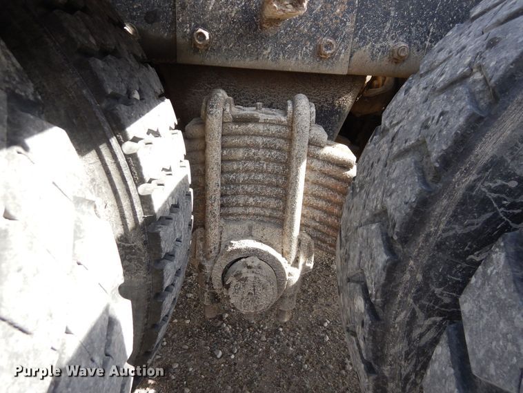 image for item DS1532 1991 Mack DM690S  roll-off container truck