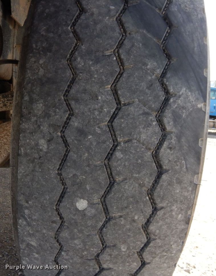 image for item DS1532 1991 Mack DM690S  roll-off container truck