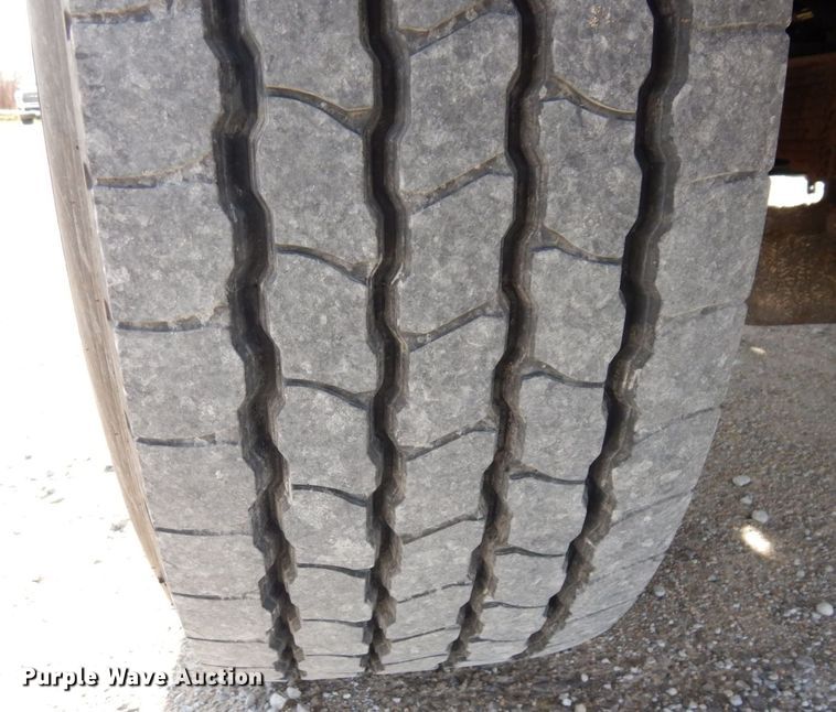 image for item DS1532 1991 Mack DM690S  roll-off container truck