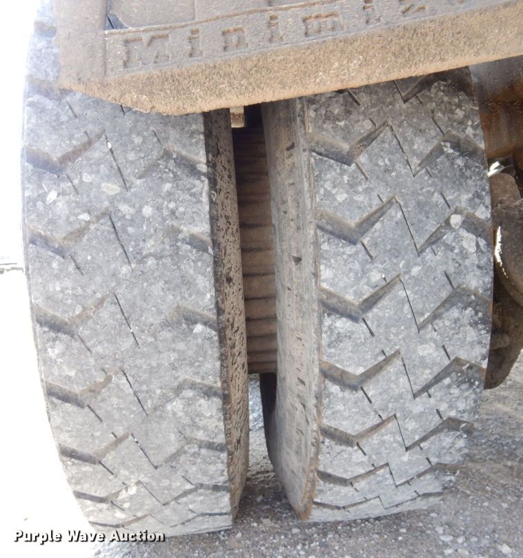 image for item DS1532 1991 Mack DM690S  roll-off container truck