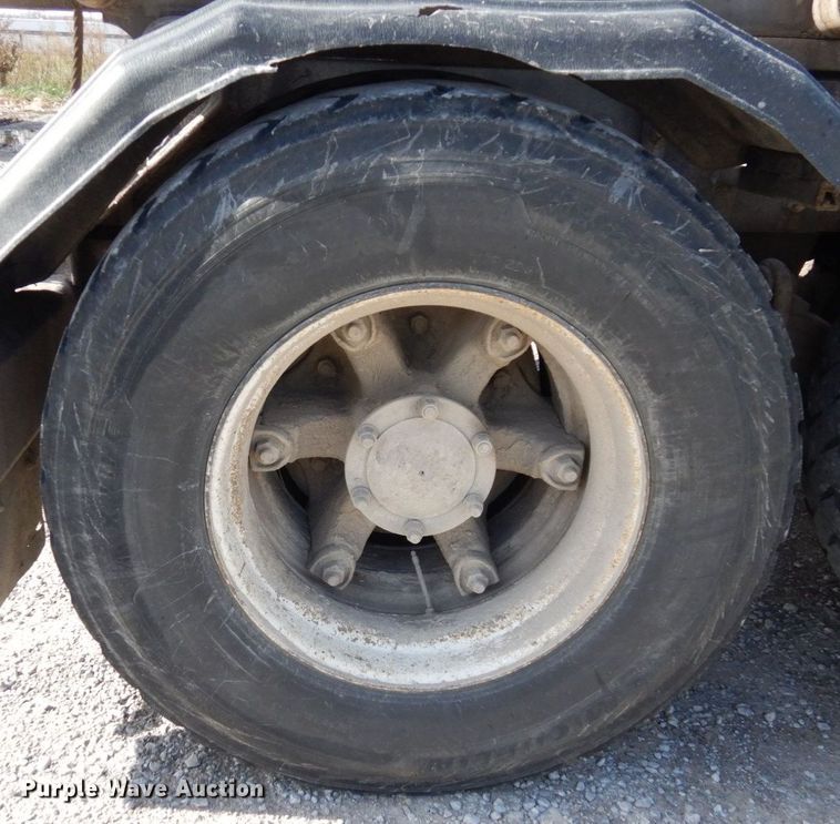 image for item DS1532 1991 Mack DM690S  roll-off container truck