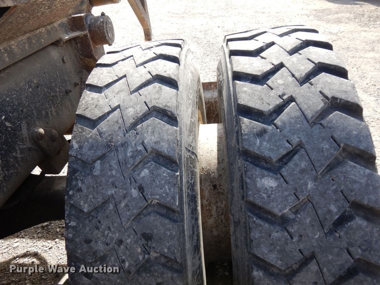 image for item DS1532 1991 Mack DM690S  roll-off container truck