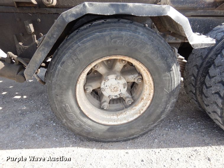 image for item DS1532 1991 Mack DM690S  roll-off container truck