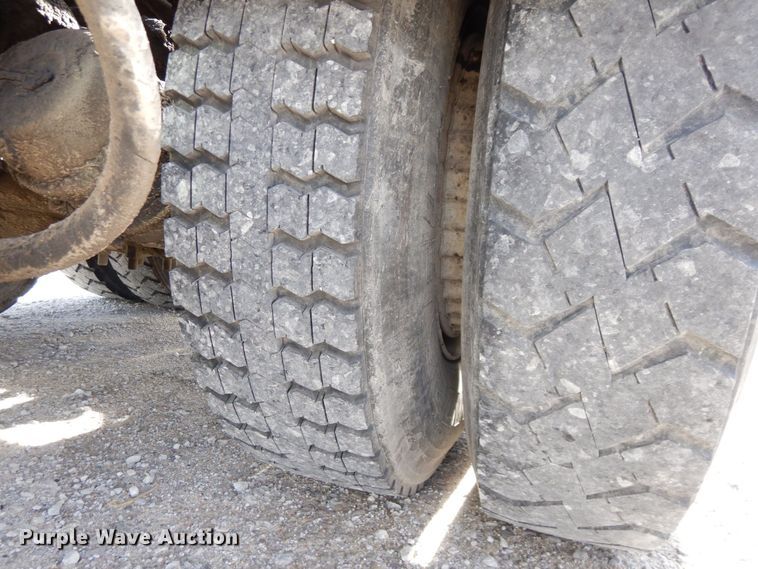 image for item DS1532 1991 Mack DM690S  roll-off container truck