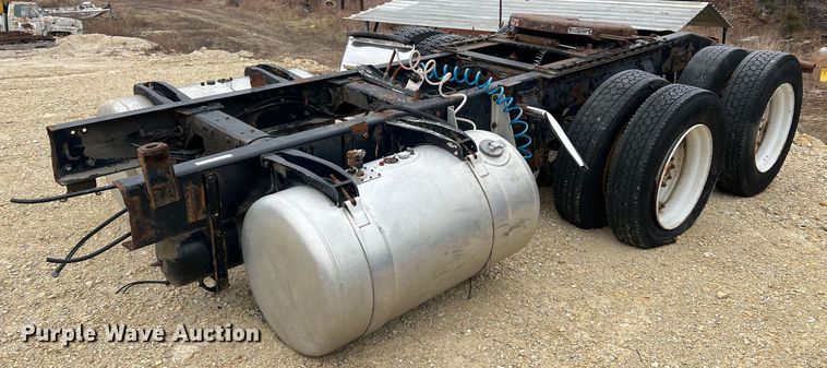 image for item JU9716 Peterbilt  truck chassis