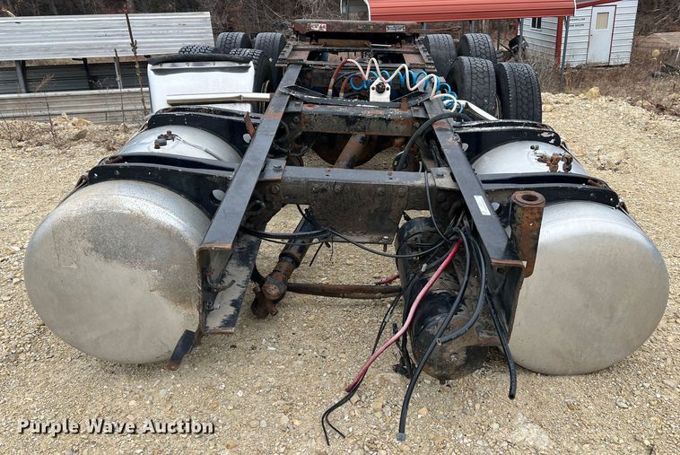 image for item JU9716 Peterbilt  truck chassis