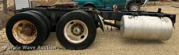 image for item JU9716 Peterbilt  truck chassis