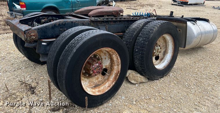 image for item JU9716 Peterbilt  truck chassis