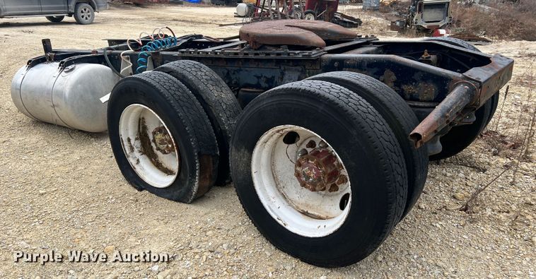 image for item JU9716 Peterbilt  truck chassis