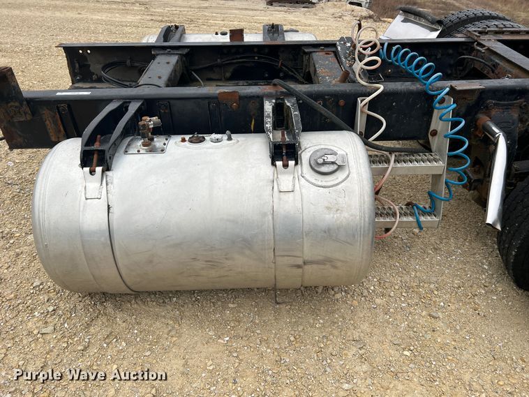 image for item JU9716 Peterbilt  truck chassis