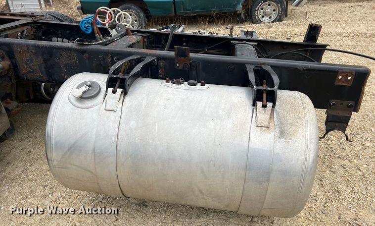 image for item JU9716 Peterbilt  truck chassis