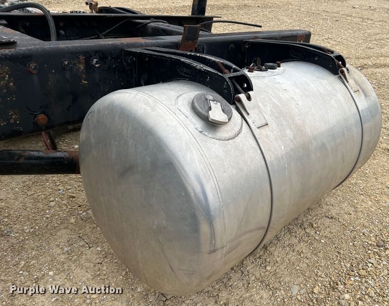 image for item JU9716 Peterbilt  truck chassis