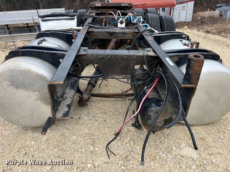 image for item JU9716 Peterbilt  truck chassis