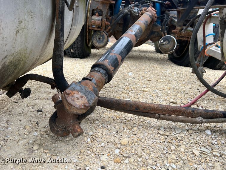 image for item JU9716 Peterbilt  truck chassis