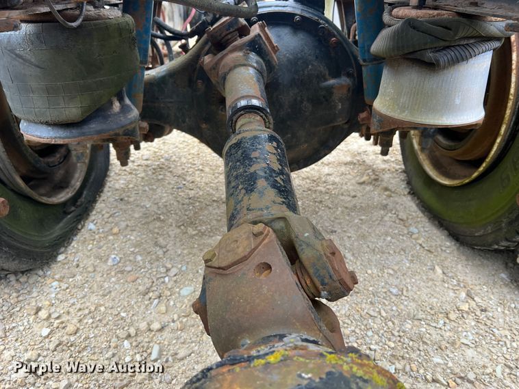 image for item JU9716 Peterbilt  truck chassis