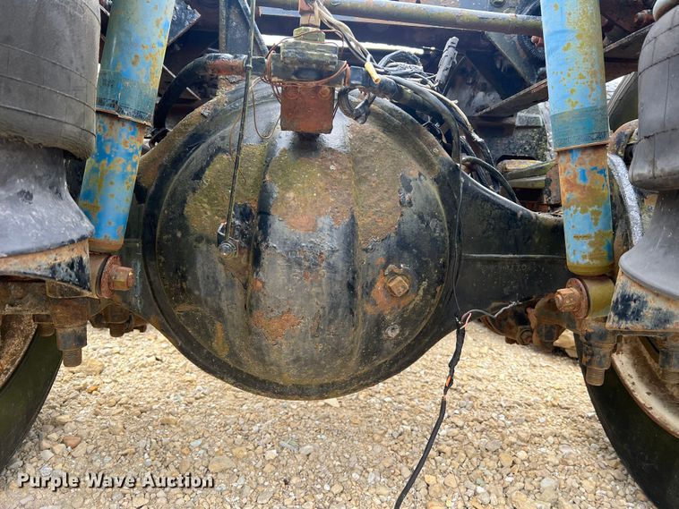 image for item JU9716 Peterbilt  truck chassis