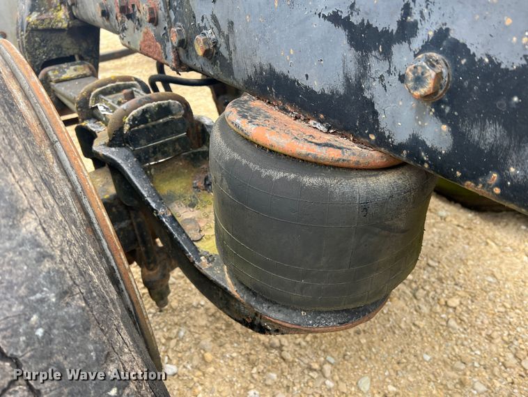 image for item JU9716 Peterbilt  truck chassis