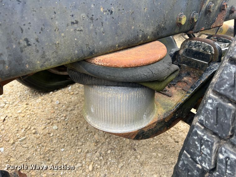 image for item JU9716 Peterbilt  truck chassis