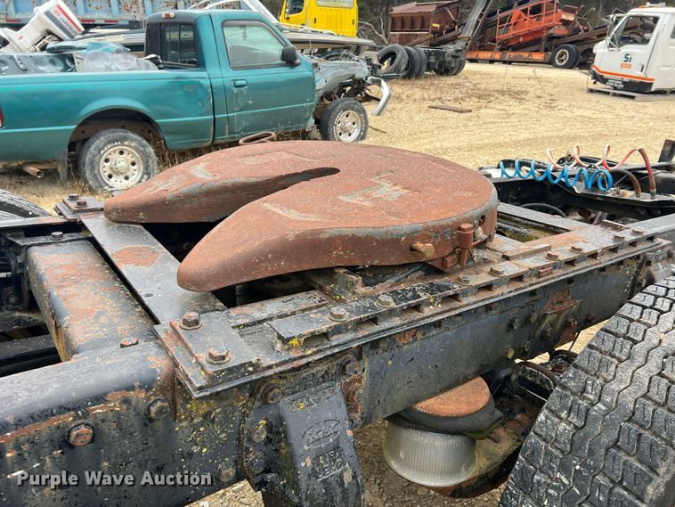 image for item JU9716 Peterbilt  truck chassis