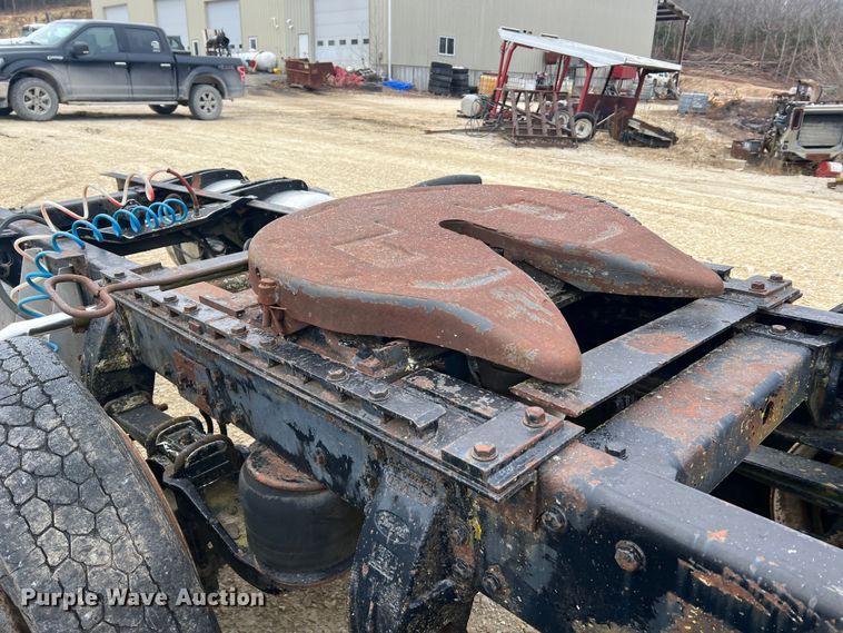 image for item JU9716 Peterbilt  truck chassis