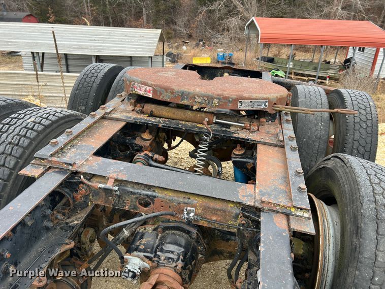 image for item JU9716 Peterbilt  truck chassis