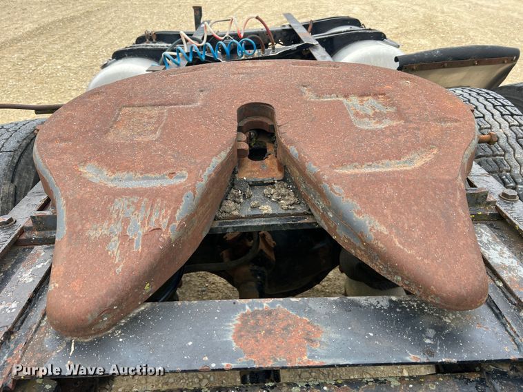 image for item JU9716 Peterbilt  truck chassis