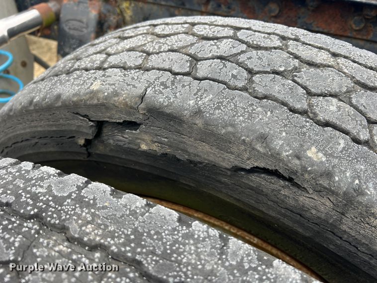 image for item JU9716 Peterbilt  truck chassis