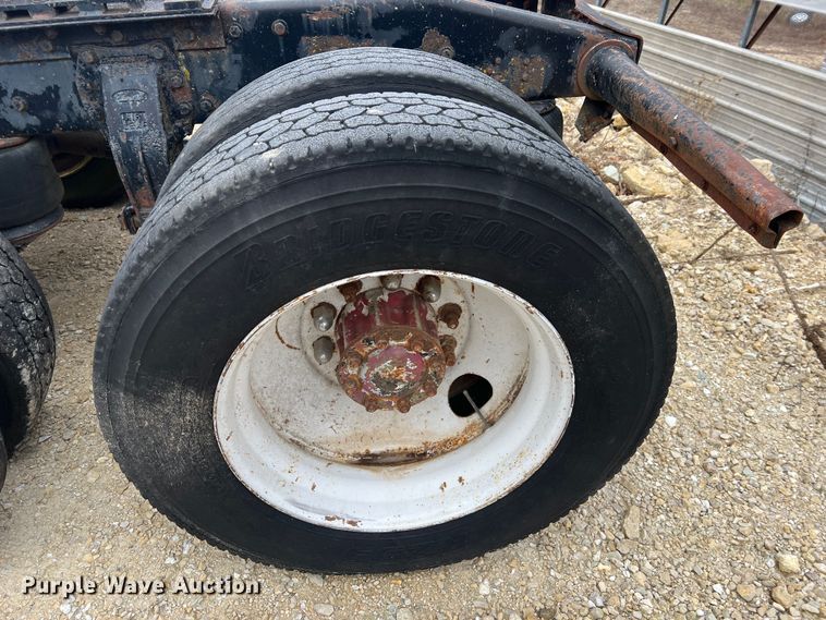 image for item JU9716 Peterbilt  truck chassis