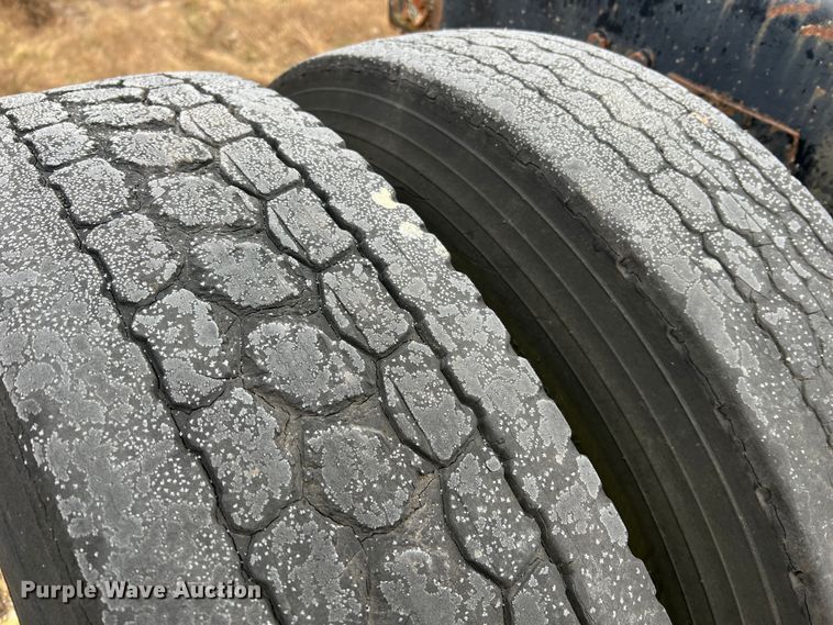 image for item JU9716 Peterbilt  truck chassis