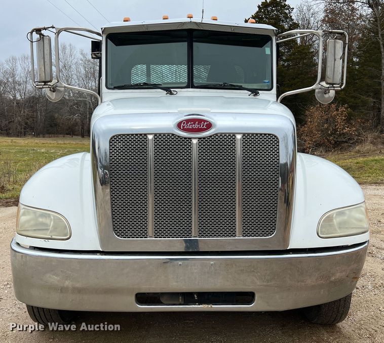 image for item JU9726 2008 Peterbilt 335  rollback truck