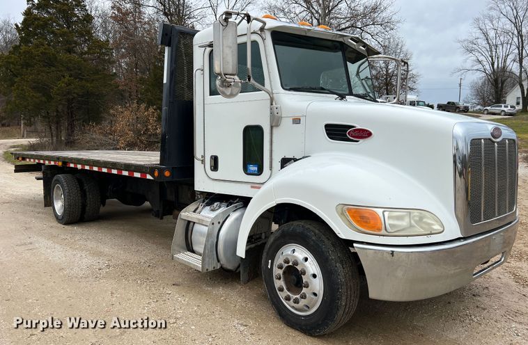 image for item JU9726 2008 Peterbilt 335  rollback truck