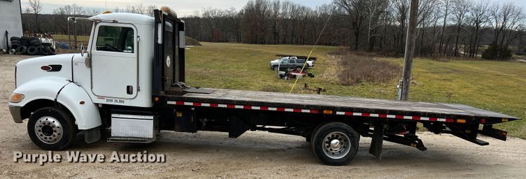 image for item JU9726 2008 Peterbilt 335  rollback truck