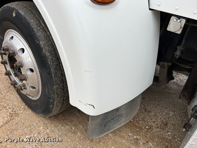 image for item JU9726 2008 Peterbilt 335  rollback truck