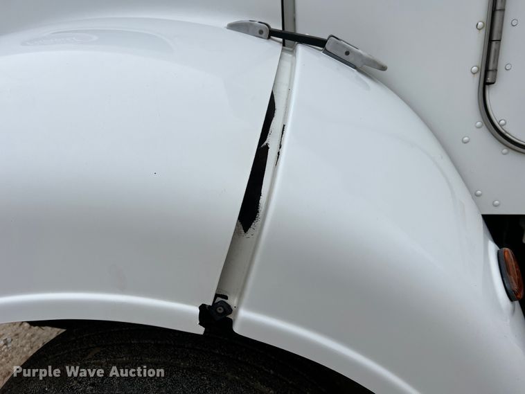 image for item JU9726 2008 Peterbilt 335  rollback truck