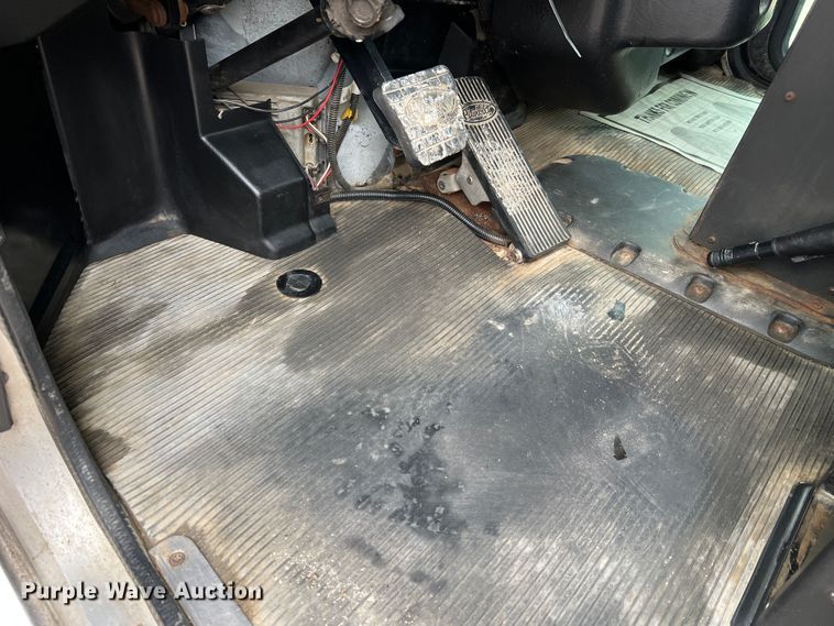 image for item JU9726 2008 Peterbilt 335  rollback truck