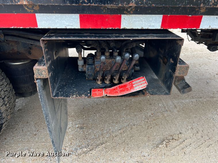 image for item JU9726 2008 Peterbilt 335  rollback truck