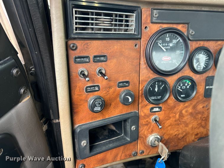 image for item JU9726 2008 Peterbilt 335  rollback truck